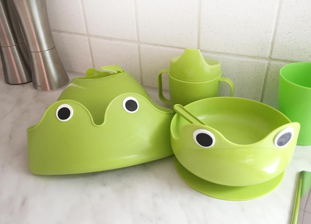 Kindergeschirr in der Küche